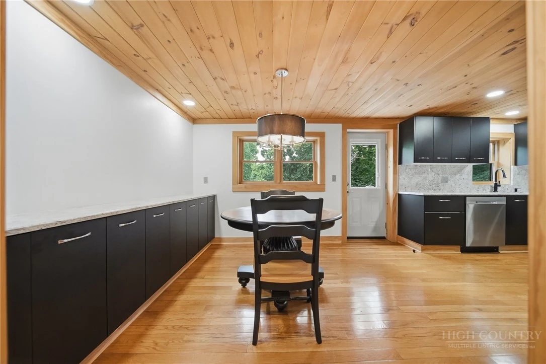 Image number 6 for the current listing