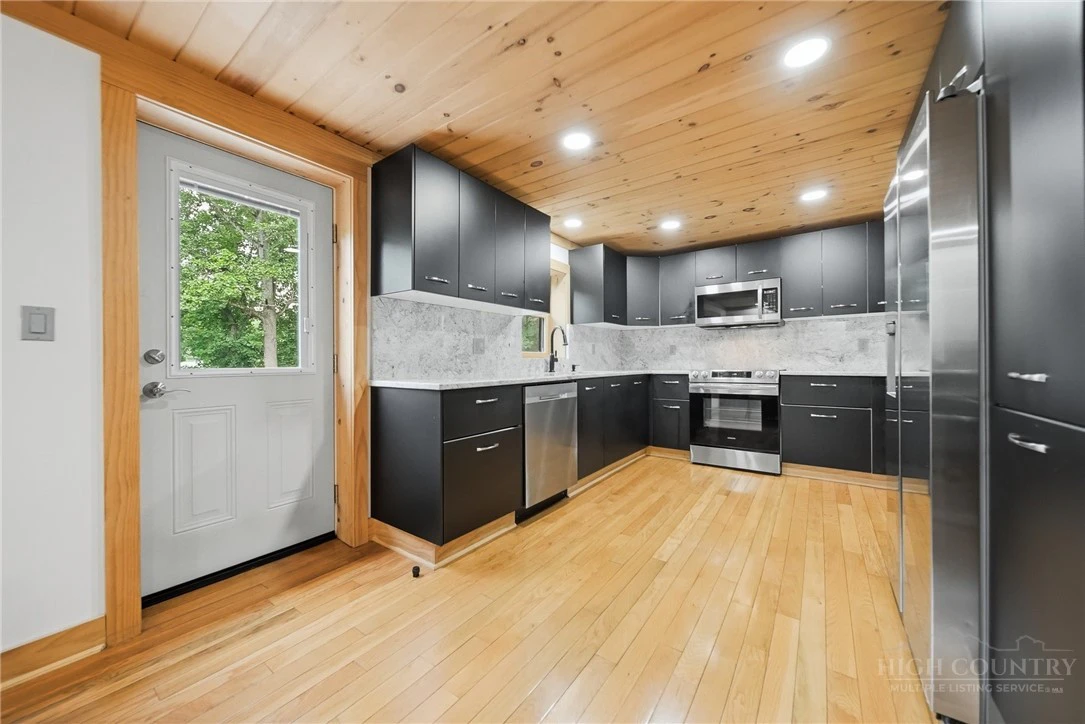 Image number 7 for the current listing