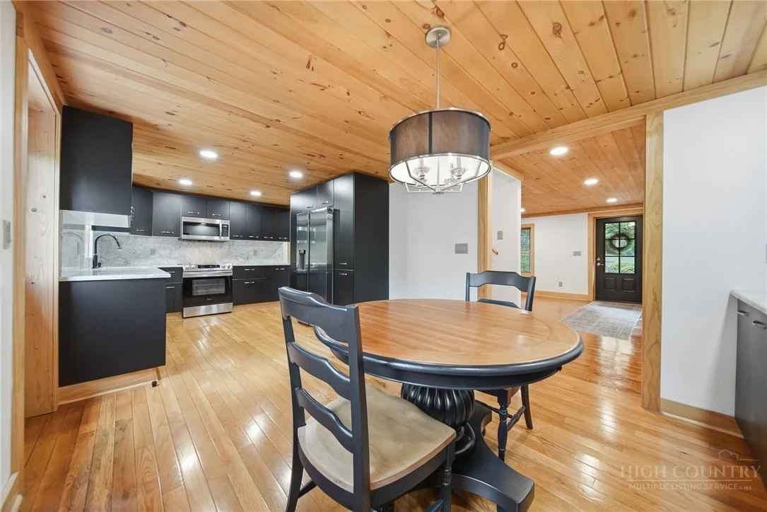 Image number 9 for the current listing