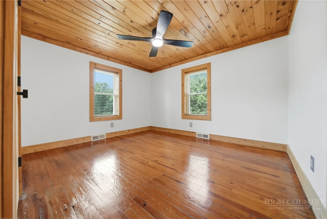 Image number 12 for the current listing