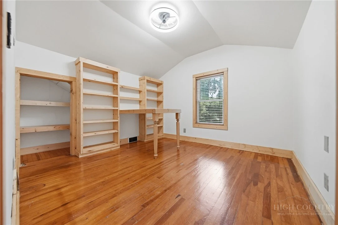 Image number 14 for the current listing