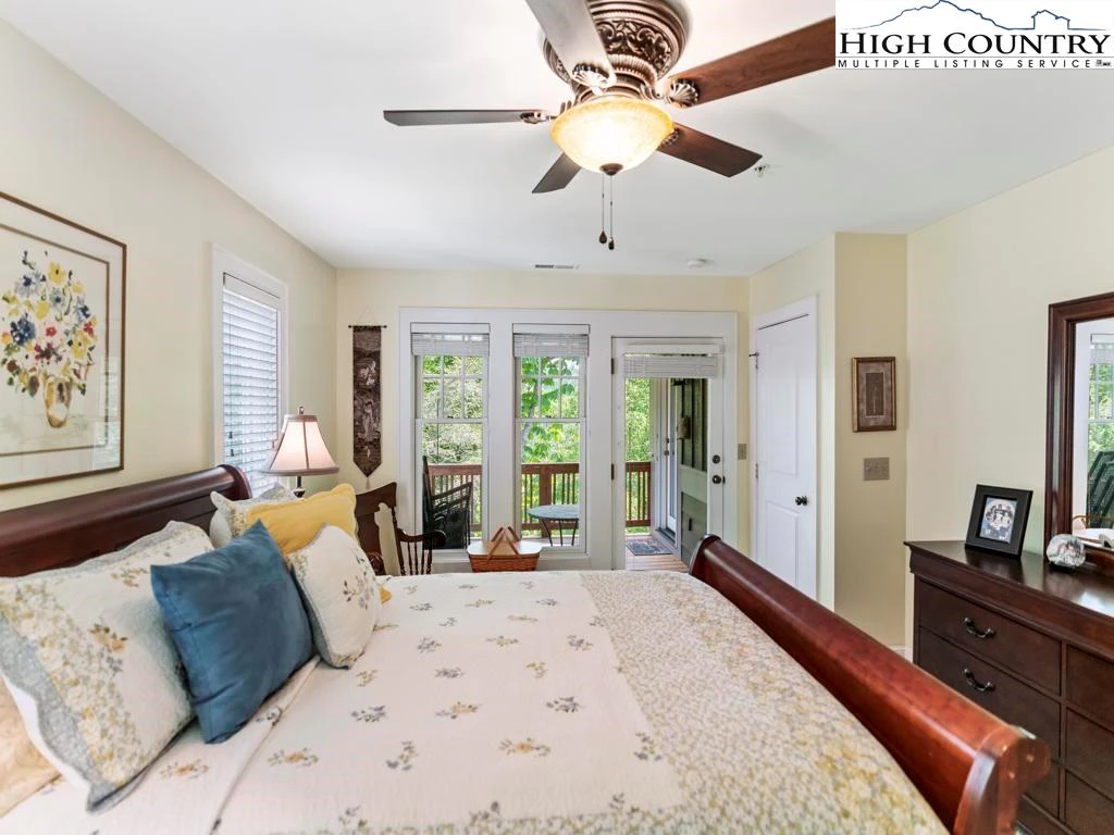 Image number 3 for the current listing