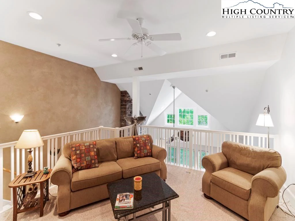 Image number 5 for the current listing