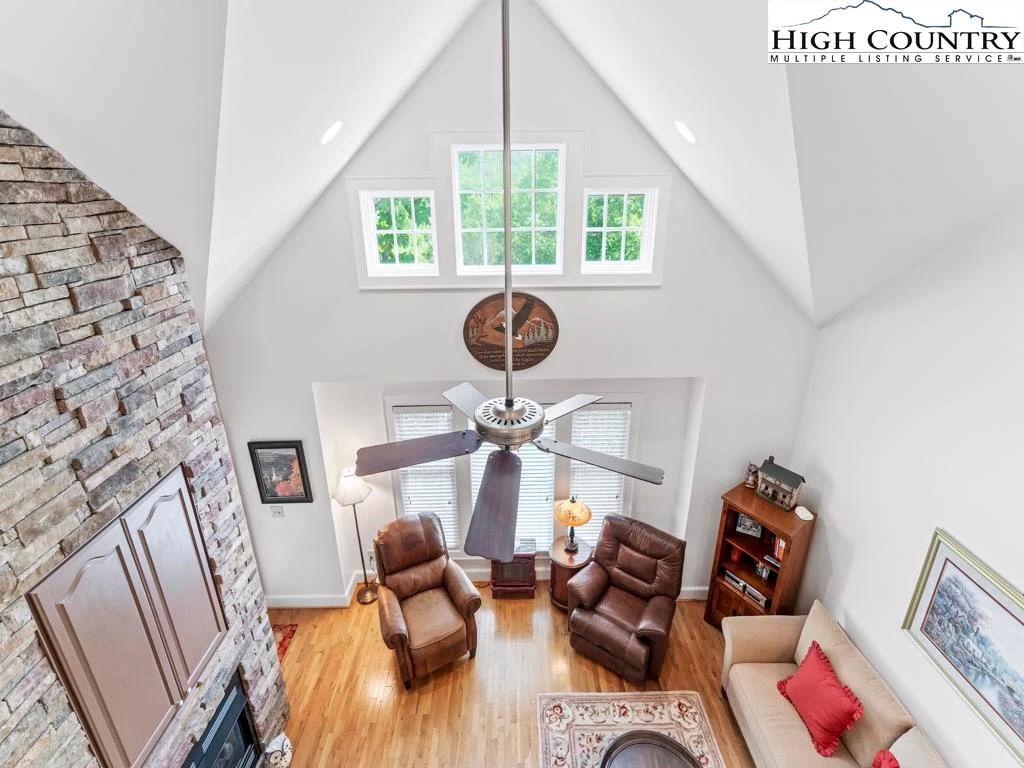 Image number 6 for the current listing