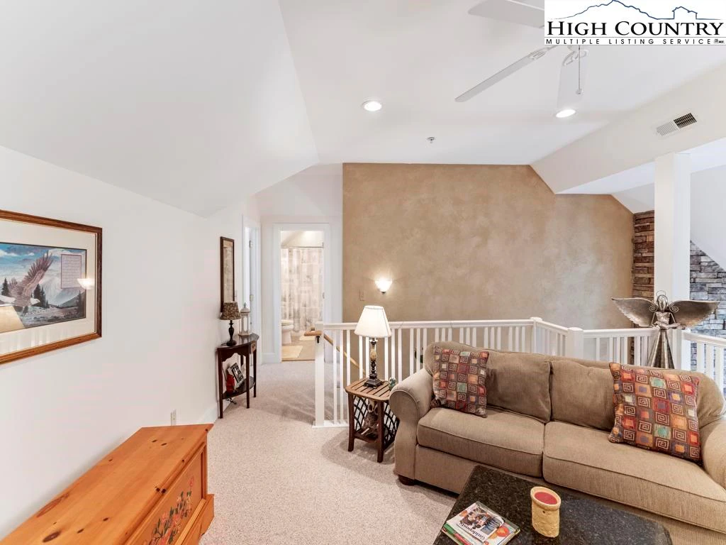 Image number 7 for the current listing