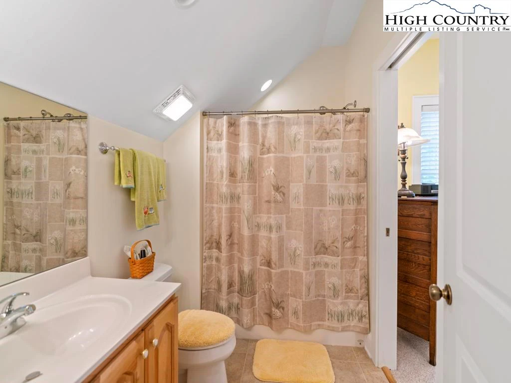 Image number 2 for the current listing