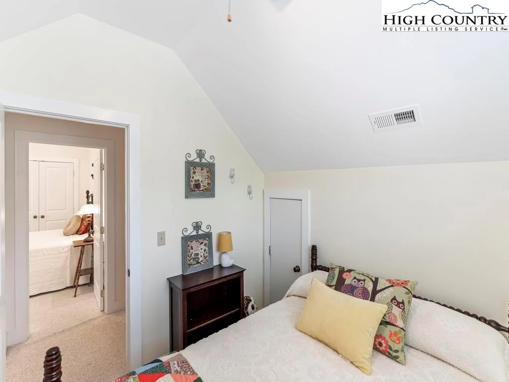 Image number 12 for the current listing