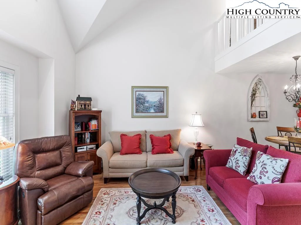 Image number 13 for the current listing