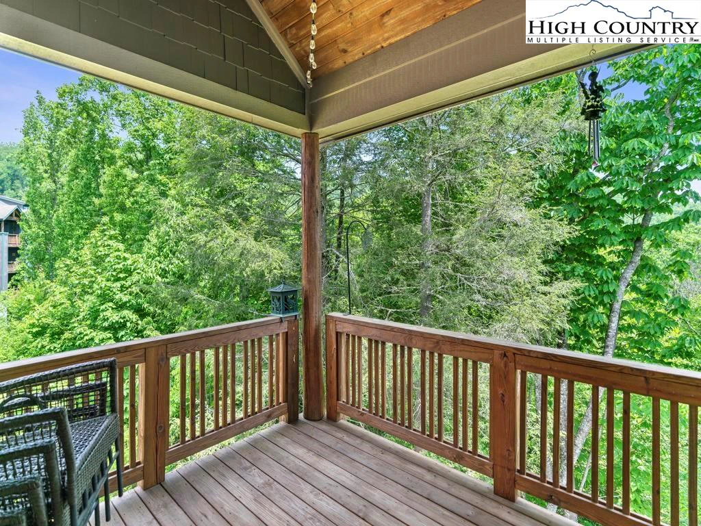 Image number 15 for the current listing