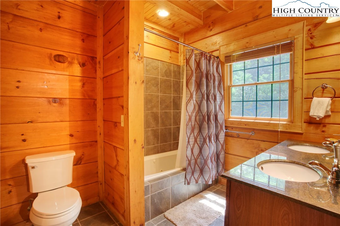 Image number 3 for the current listing
