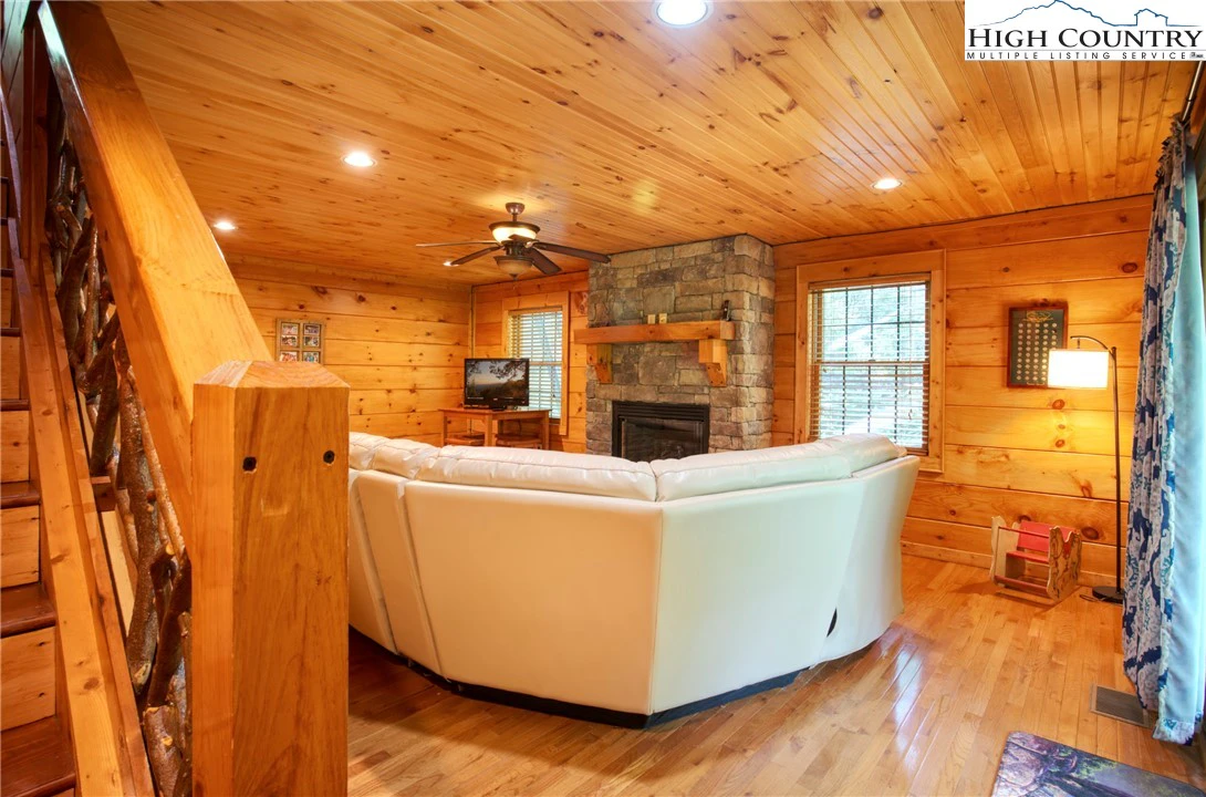 Image number 7 for the current listing