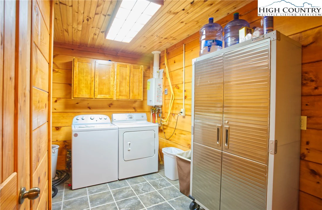 Image number 11 for the current listing