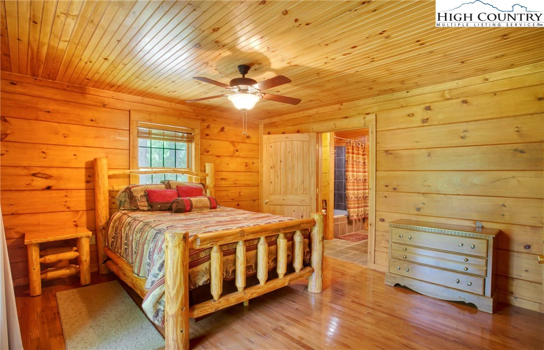 Image number 2 for the current listing