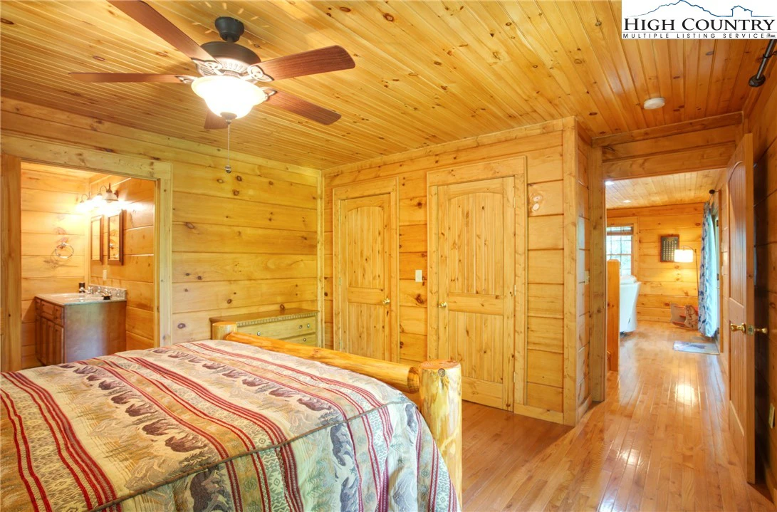 Image number 13 for the current listing