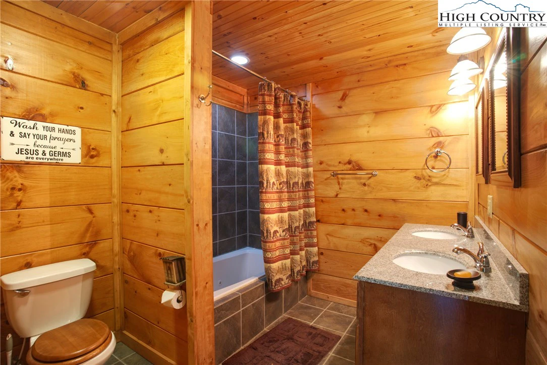 Image number 14 for the current listing
