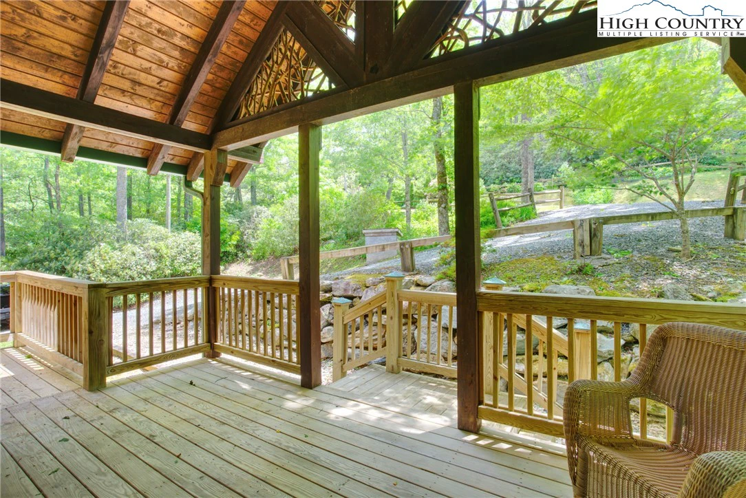 Image number 17 for the current listing