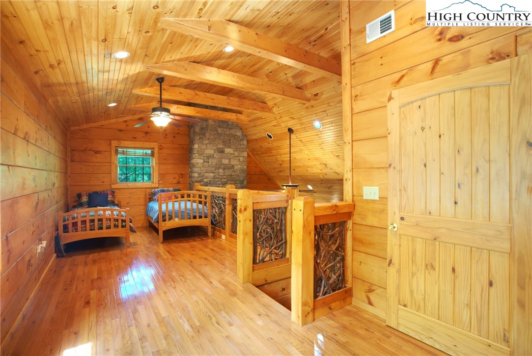 Image number 4 for the current listing