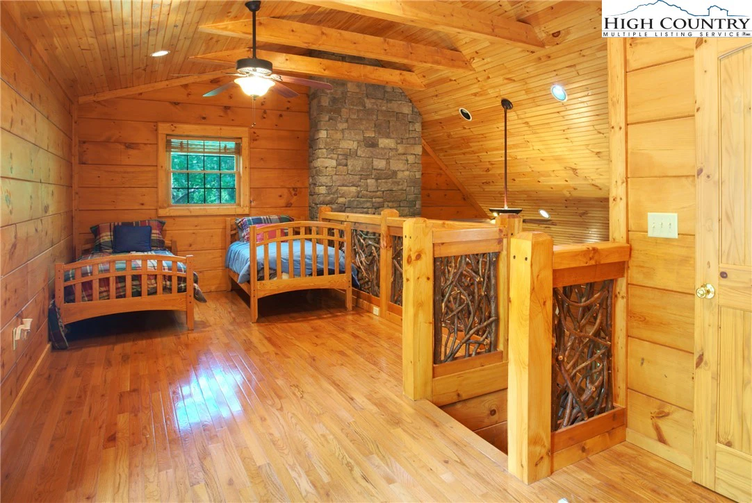 Image number 5 for the current listing