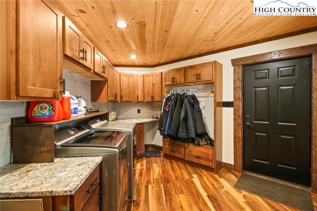 Image number 14 for the current listing