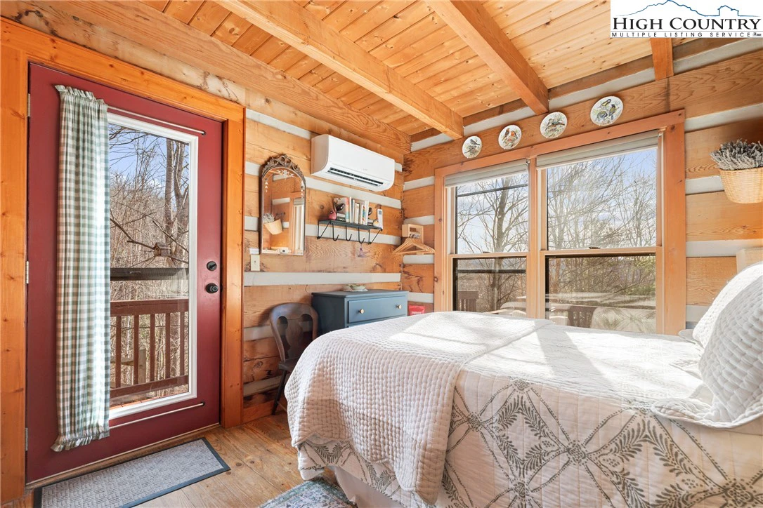 Image number 4 for the current listing