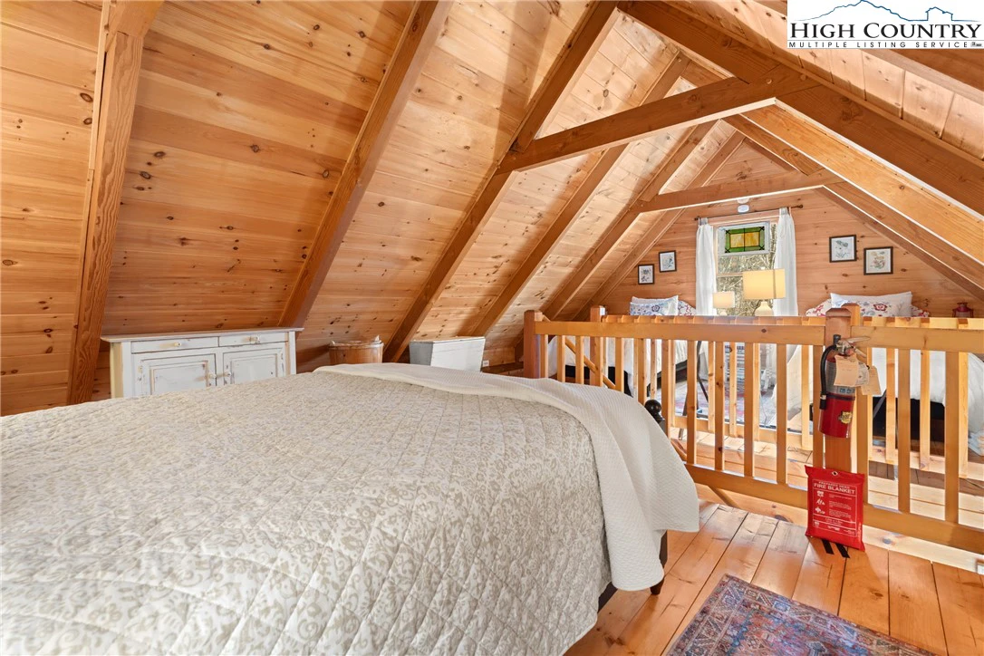 Image number 5 for the current listing
