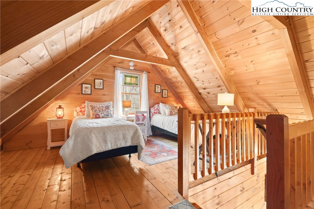 Image number 7 for the current listing