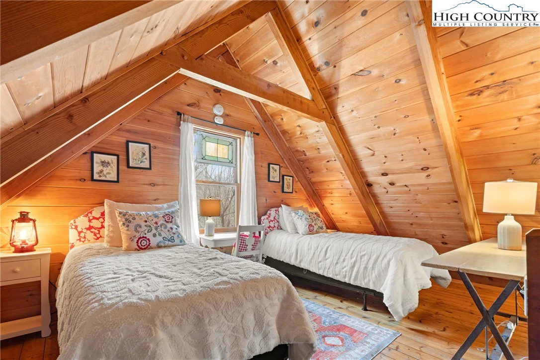 Image number 9 for the current listing