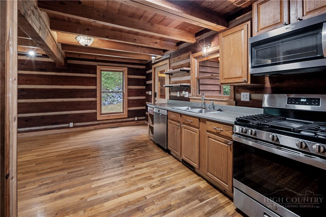 Image number 8 for the current listing