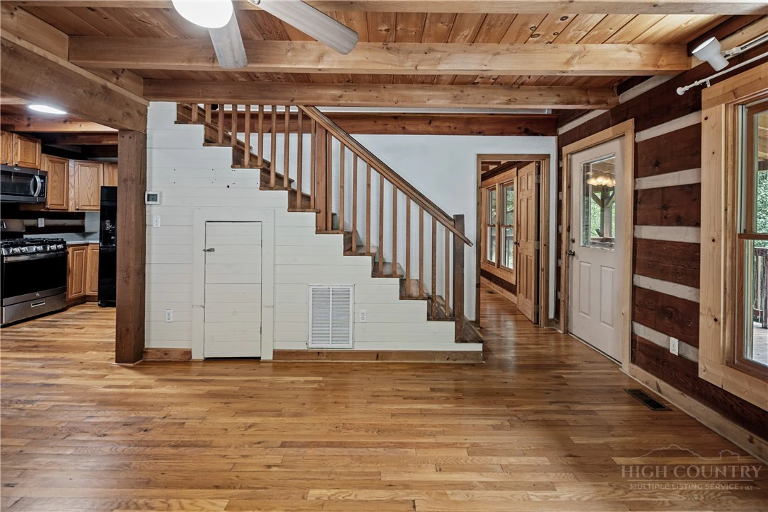 Image number 9 for the current listing