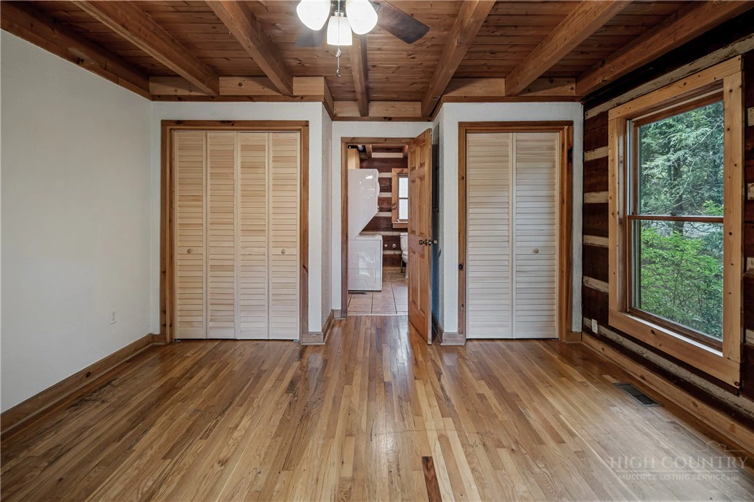 Image number 11 for the current listing