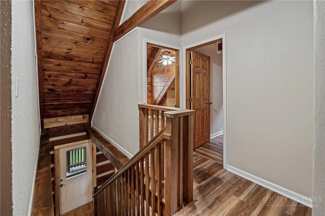 Image number 15 for the current listing