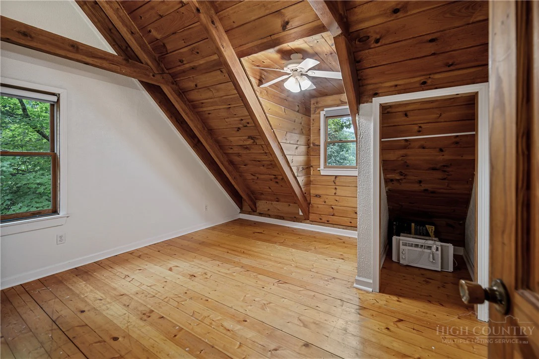 Image number 16 for the current listing