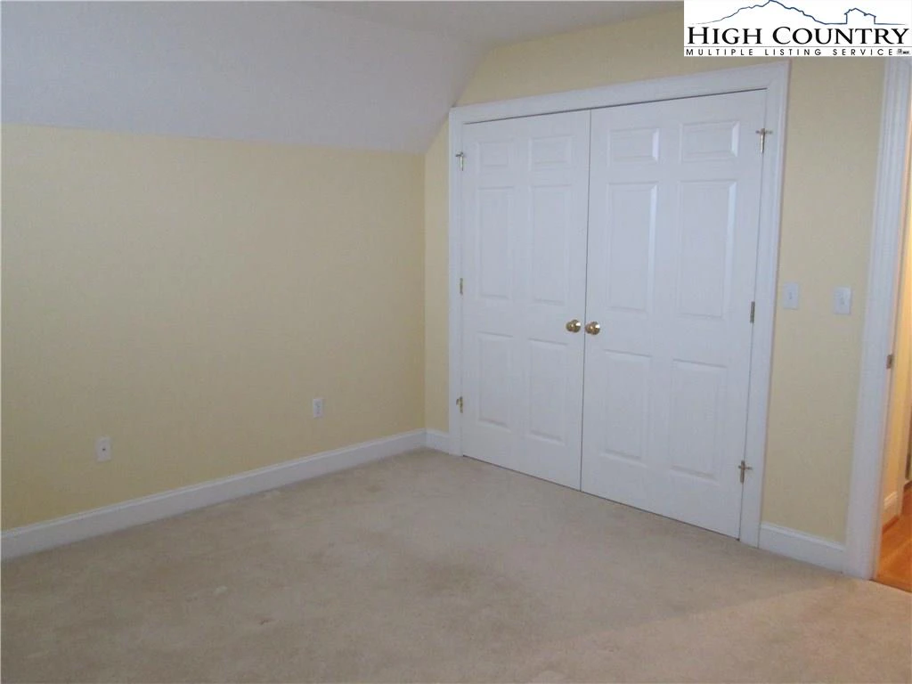 Image number 12 for the current listing