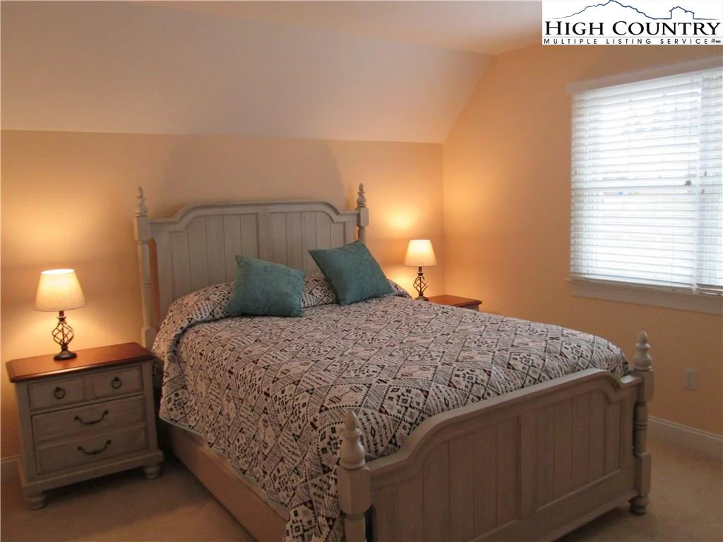 Image number 13 for the current listing