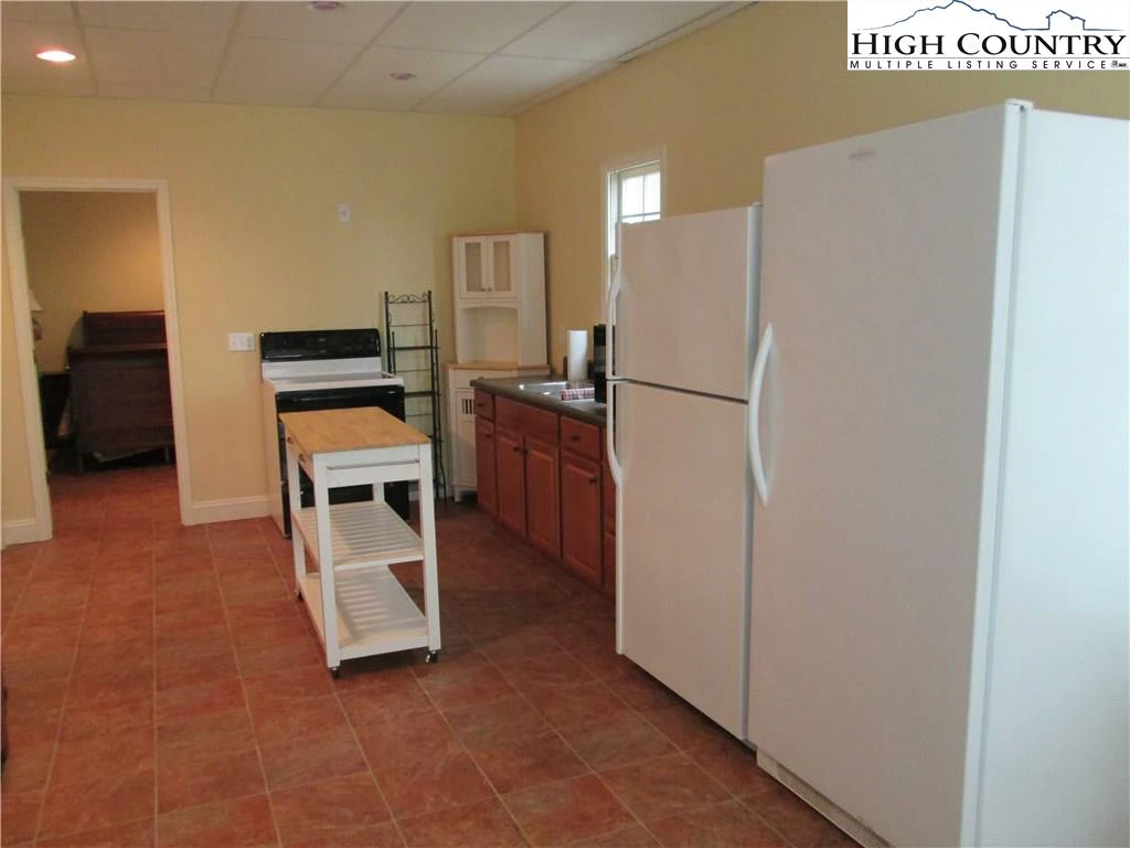 Image number 14 for the current listing
