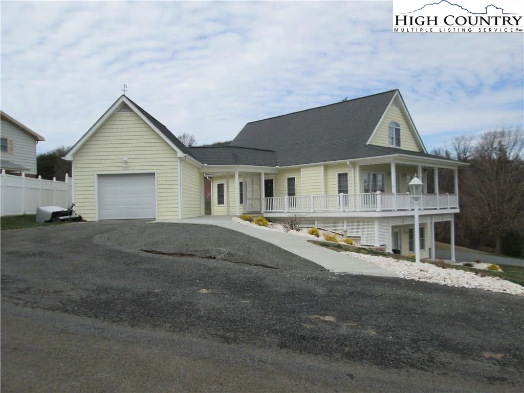 Image number 4 for the current listing