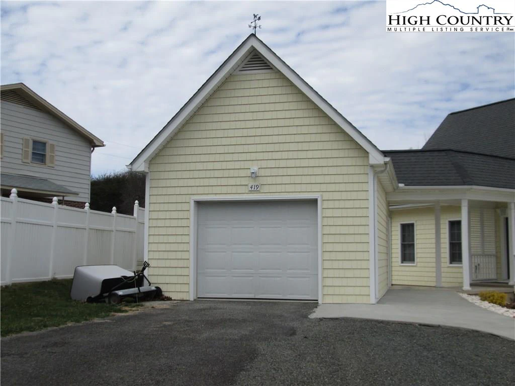 Image number 5 for the current listing