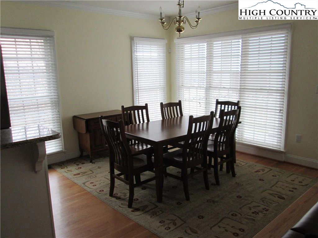 Image number 10 for the current listing
