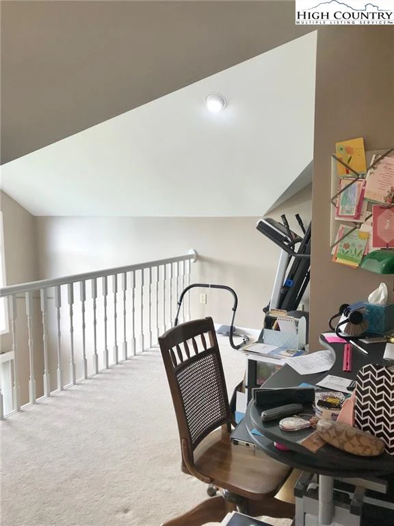 Image number 11 for the current listing