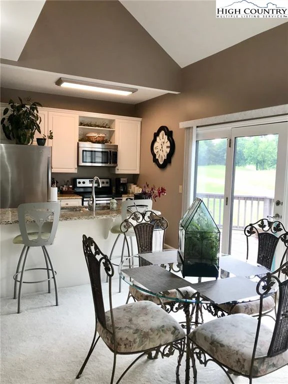 Image number 18 for the current listing
