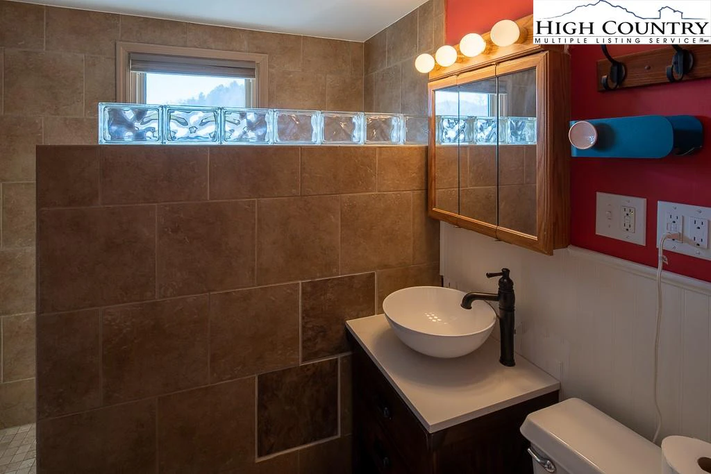 Image number 3 for the current listing