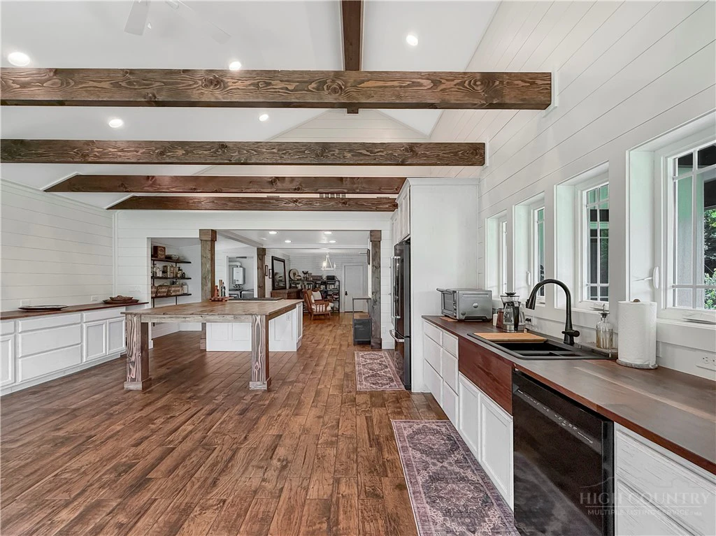 Image number 7 for the current listing