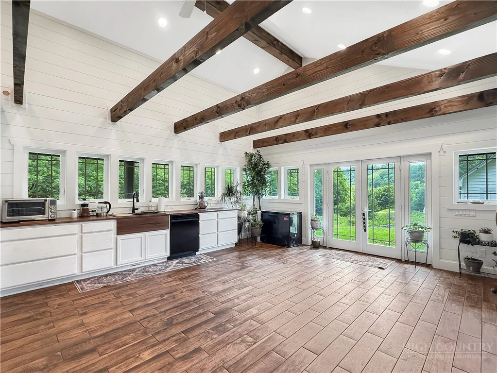 Image number 8 for the current listing