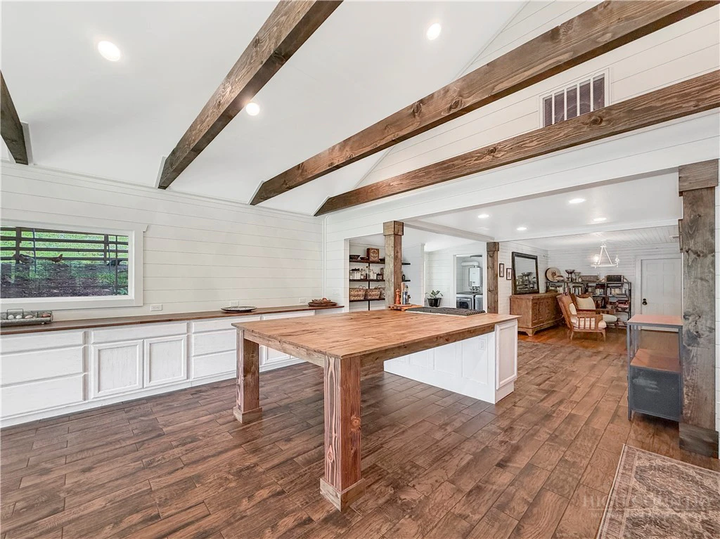 Image number 10 for the current listing
