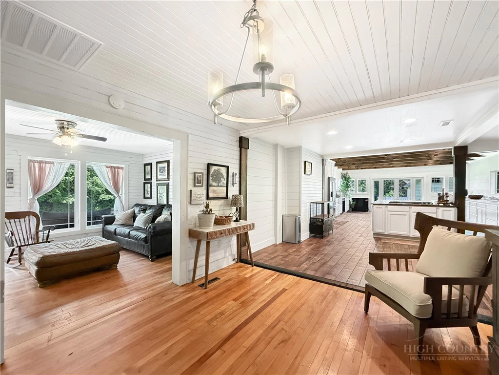 Image number 12 for the current listing