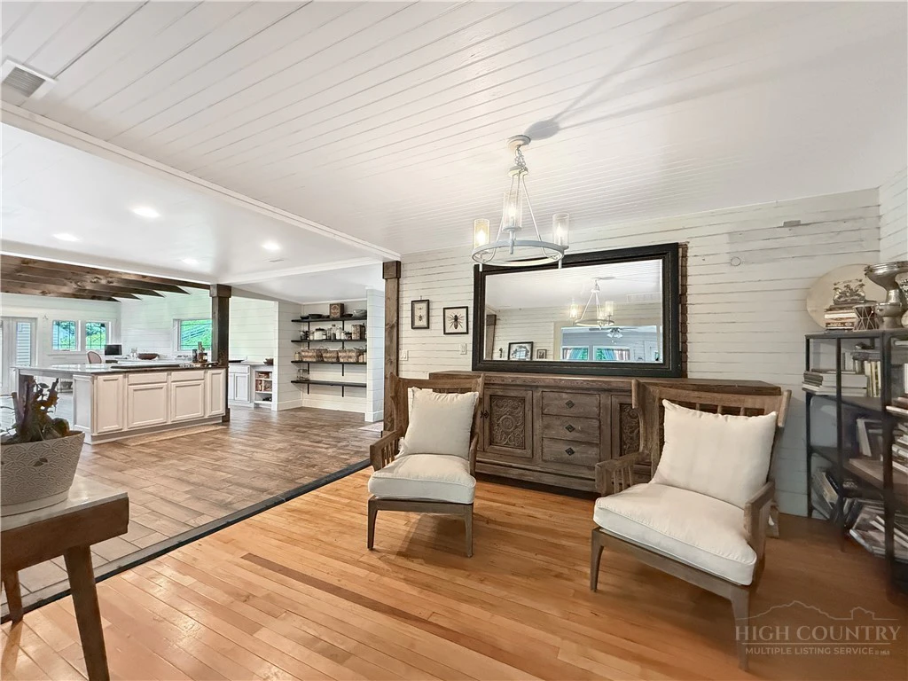 Image number 16 for the current listing