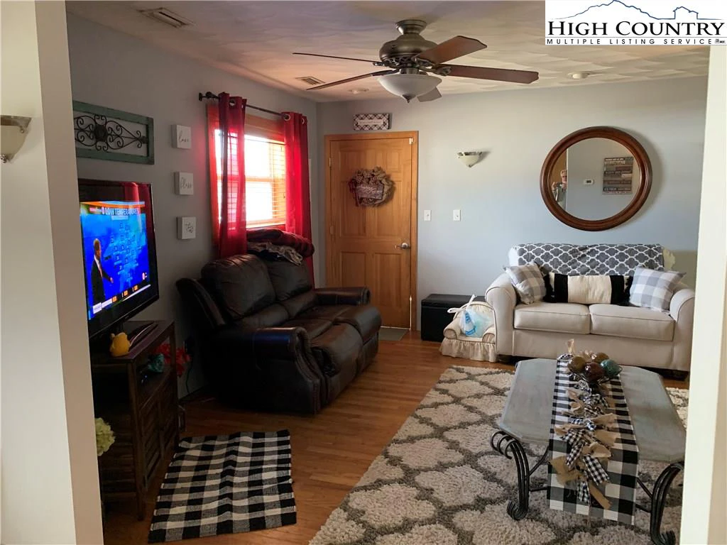 Image number 2 for the current listing