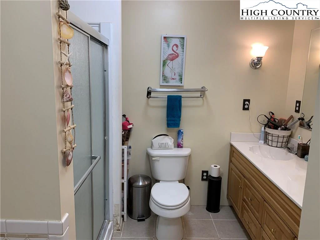 Image number 13 for the current listing
