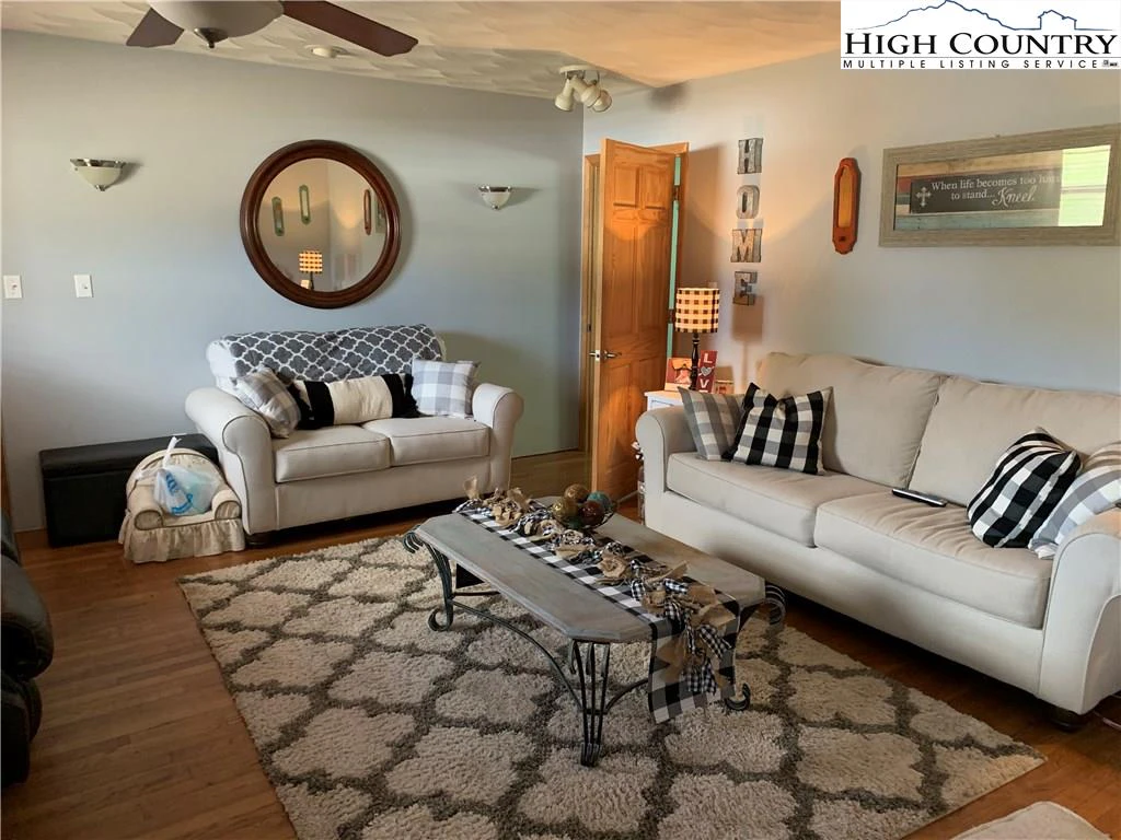 Image number 12 for the current listing