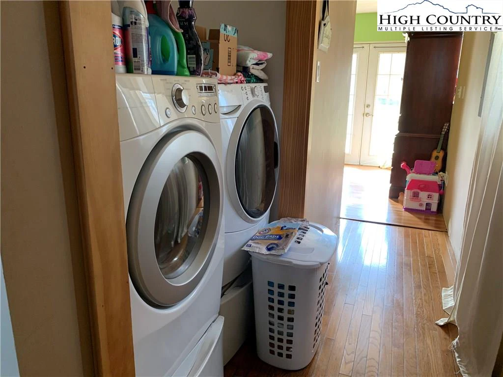 Image number 5 for the current listing